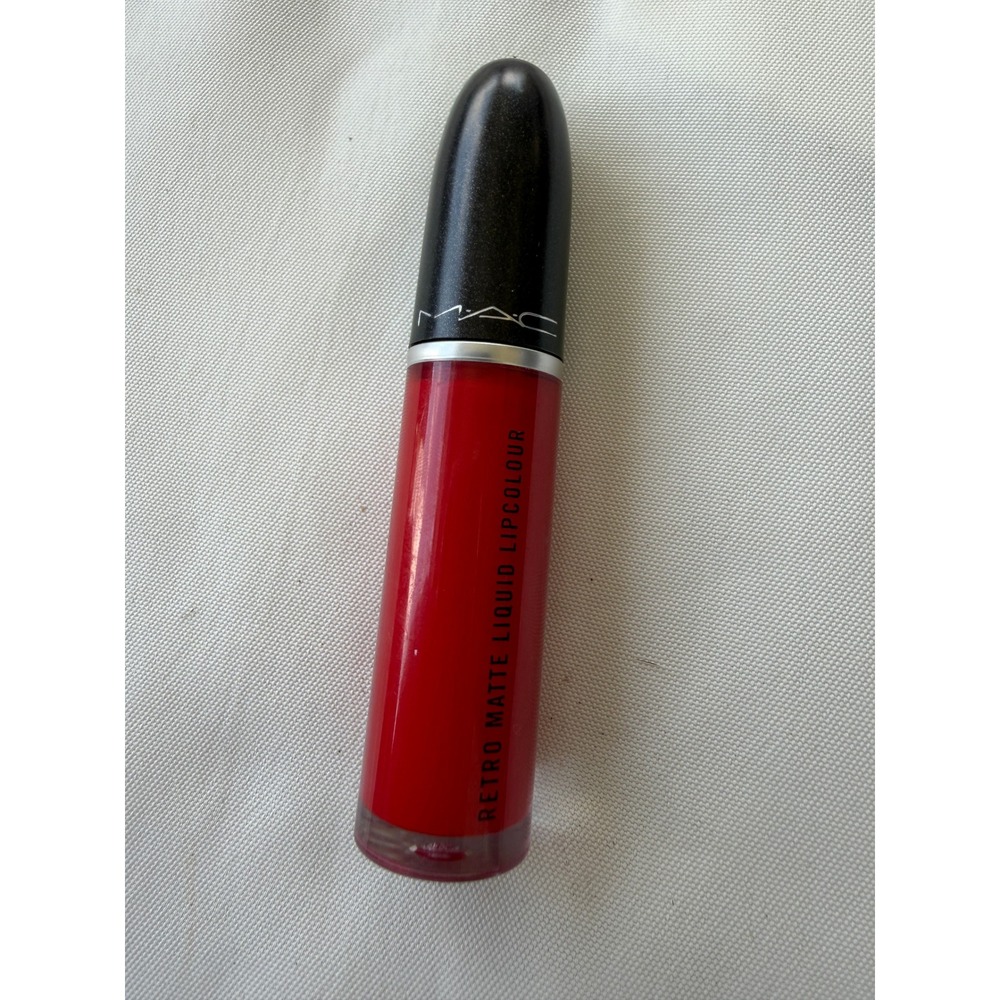 MAC Retro Matte Liquid Lipcolour 104 Fashion Legacy Red Lipstick 5ml 0.17oz